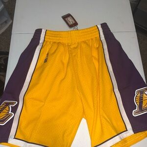 Mitchell & Ness LA Lakers '09 Swingman Basketball Yellow Shorts Mens